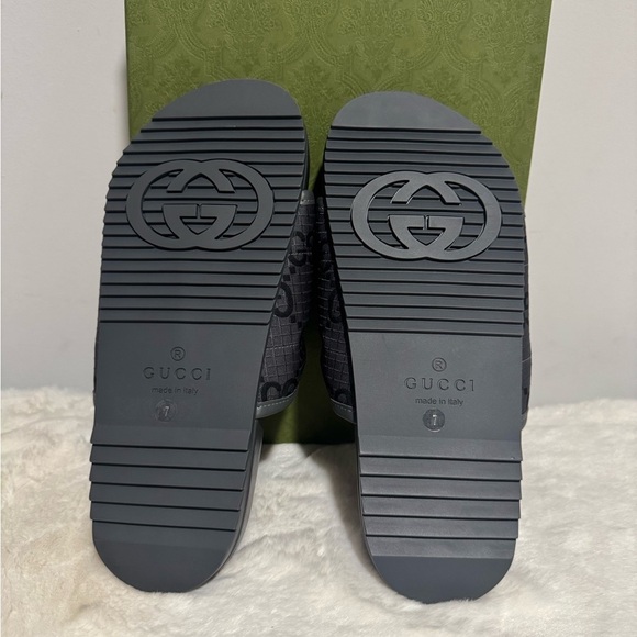 Gucci Black and Gray Slide Sandals with Embossed Logo - Picture 6 of 6